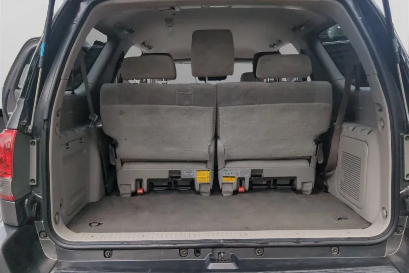 2006 Toyota Sequoia SR5 photo 1