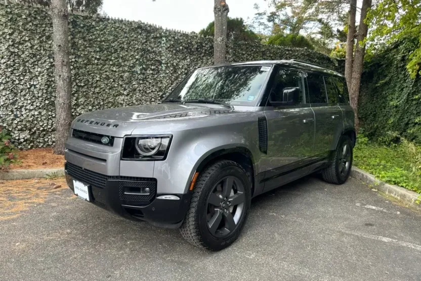 2024 Land Rover Defender 110 X-Dynamic SE photo 1