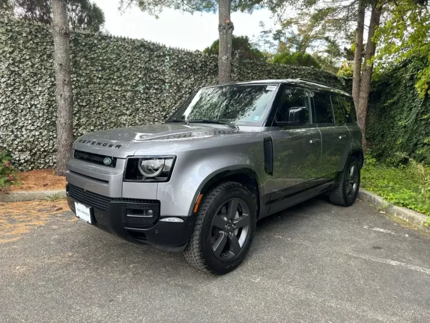 2024 Land Rover Defender 110 X-Dynamic SE photo 1