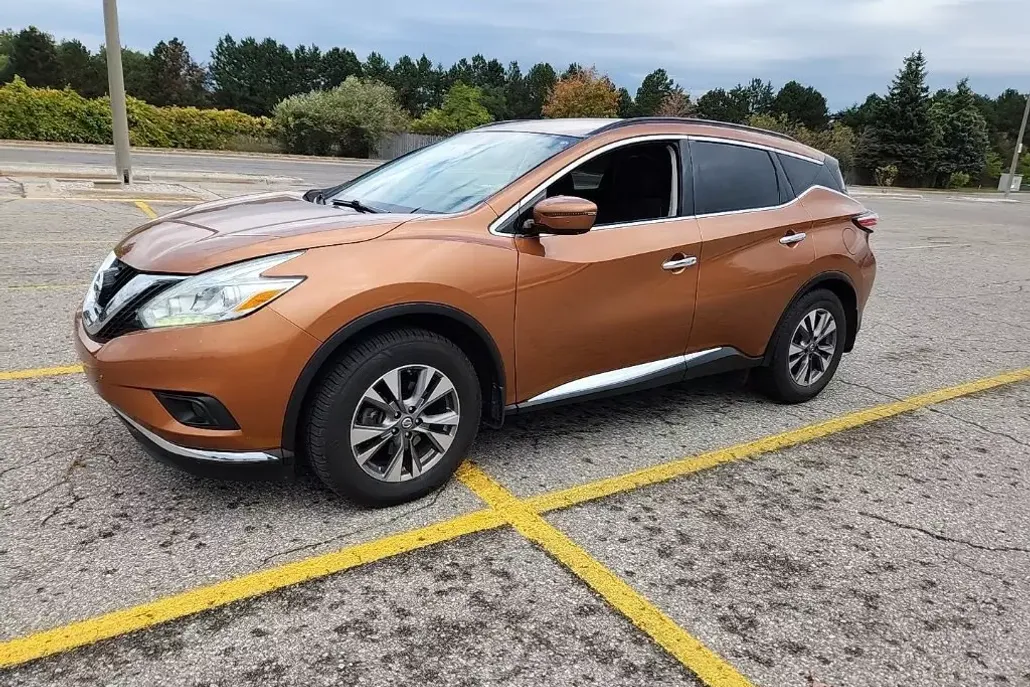 2016 Nissan Murano SV photo 1