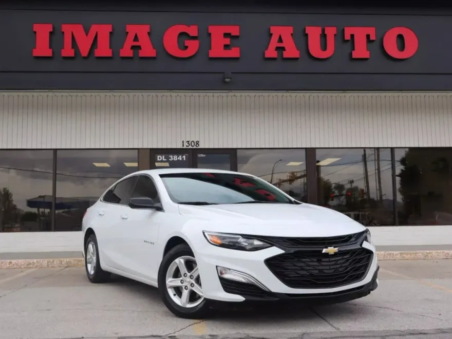 2022 Chevrolet Malibu LS photo 1