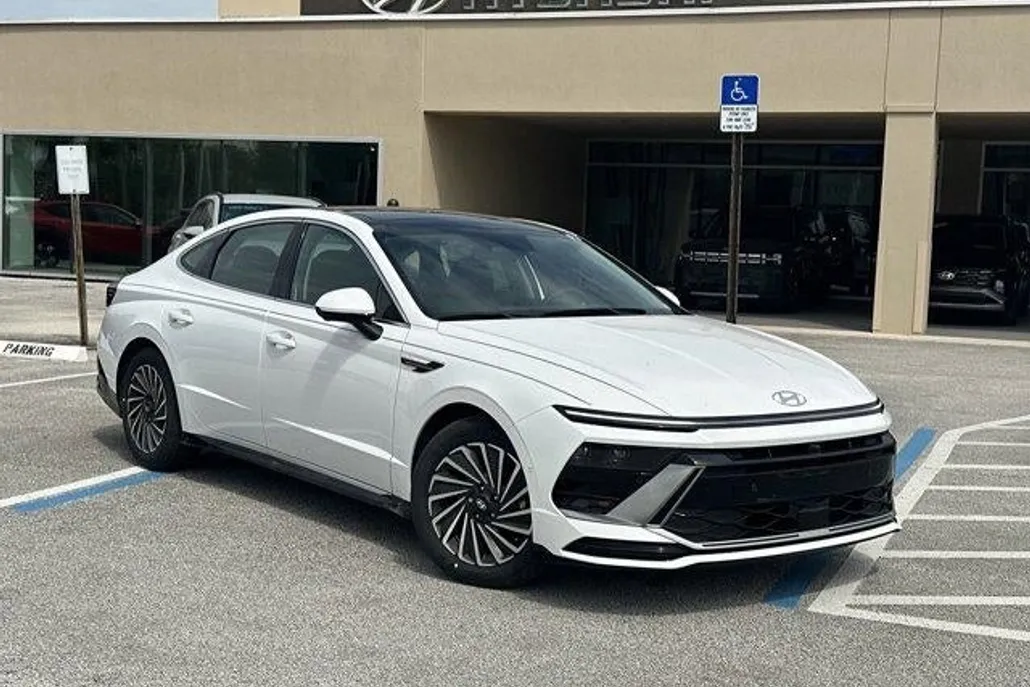 2025 Hyundai Sonata Hybrid Limited photo 1