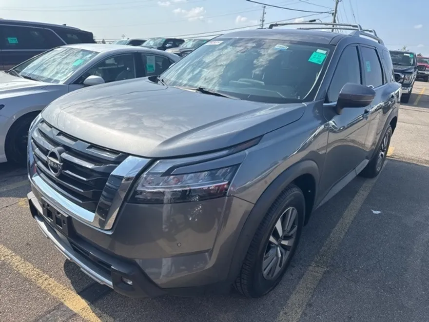 2022 Nissan Pathfinder SL photo 1