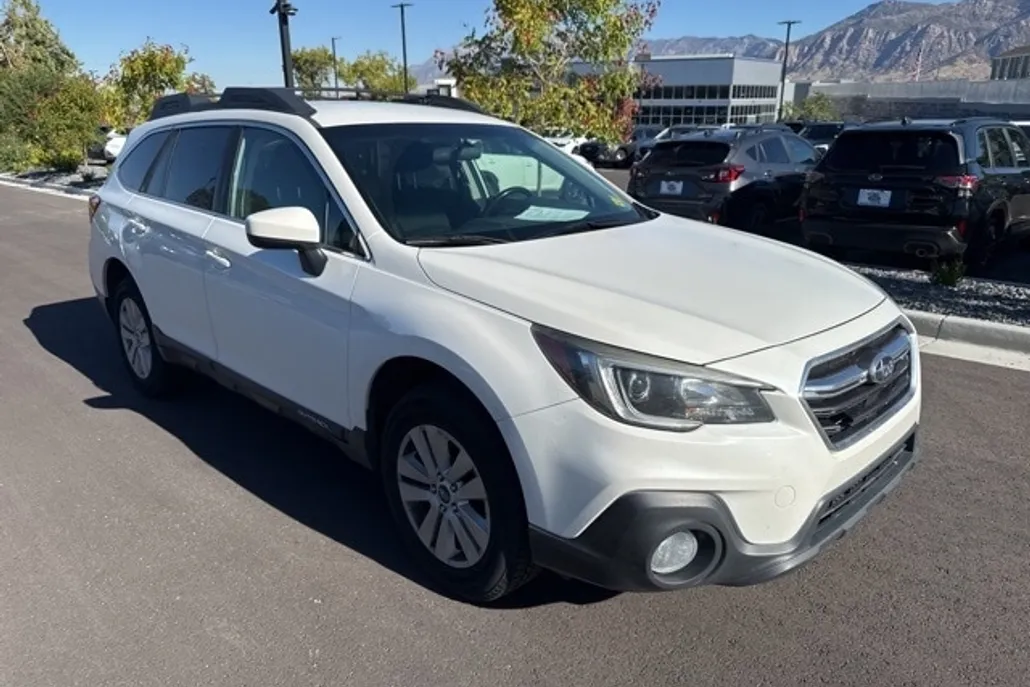 2018 Subaru Outback 2.5i Premium photo 1