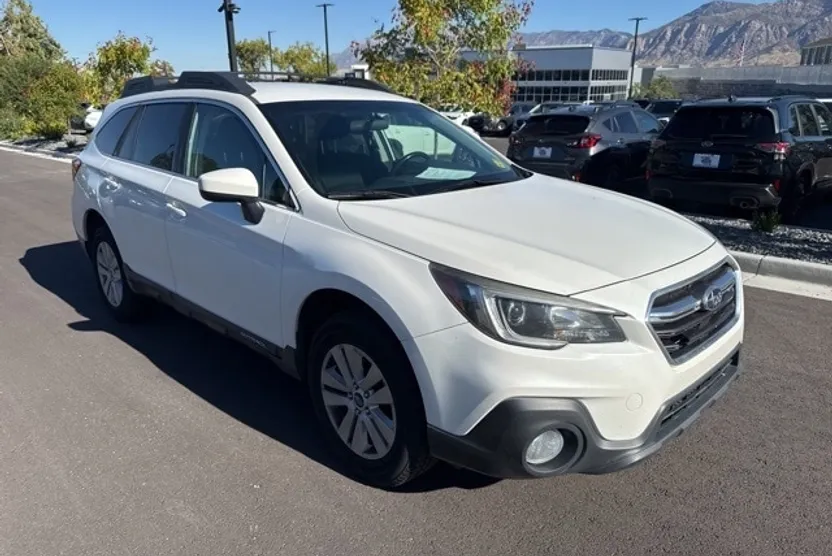 2018 Subaru Outback 2.5i Premium photo 1