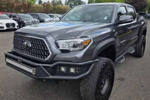 2018 Toyota Tacoma Double Cab TRD Off-Road photo 2