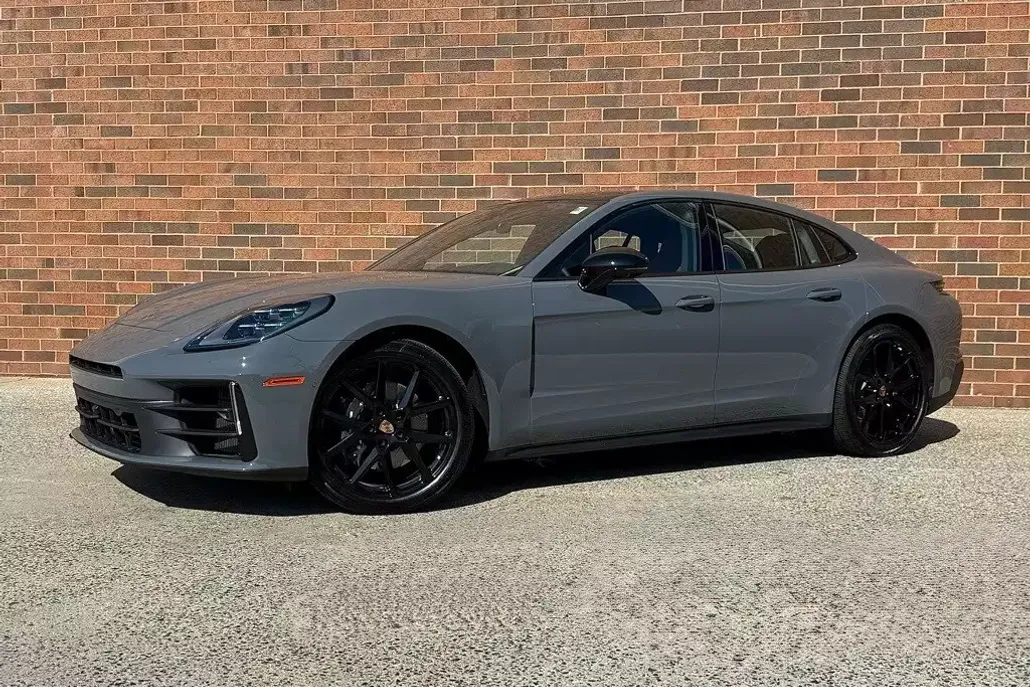 2025 Porsche Panamera 4 photo 1