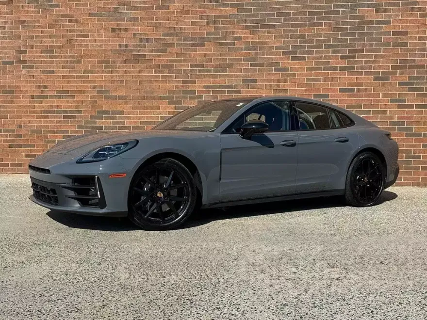 2025 Porsche Panamera 4 photo 1