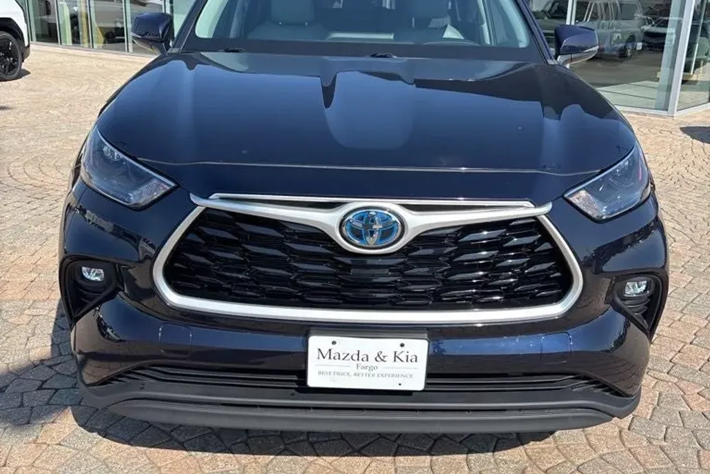 2022 Toyota Highlander Hybrid XLE photo 1