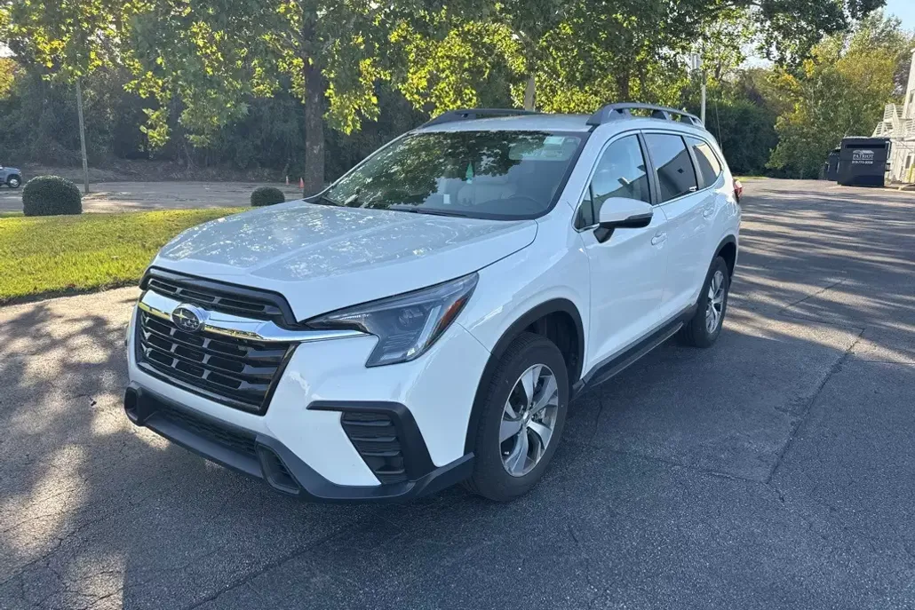 2023 Subaru Ascent Premium photo 1