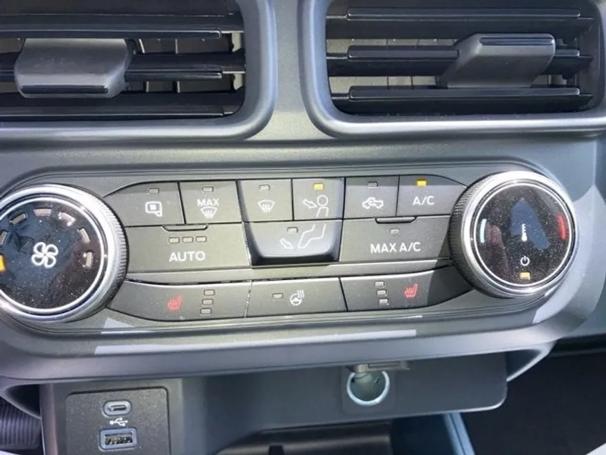 2024 Ford Maverick XLT photo 1