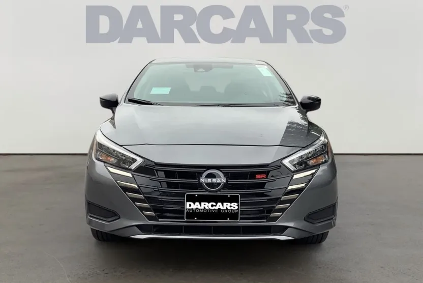 2025 Nissan Versa 1.6 SR photo 1