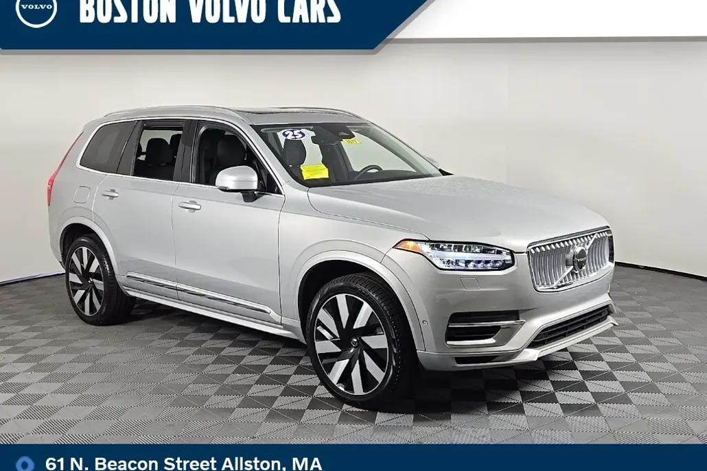 2025 Volvo XC90 T8 Plus photo 1