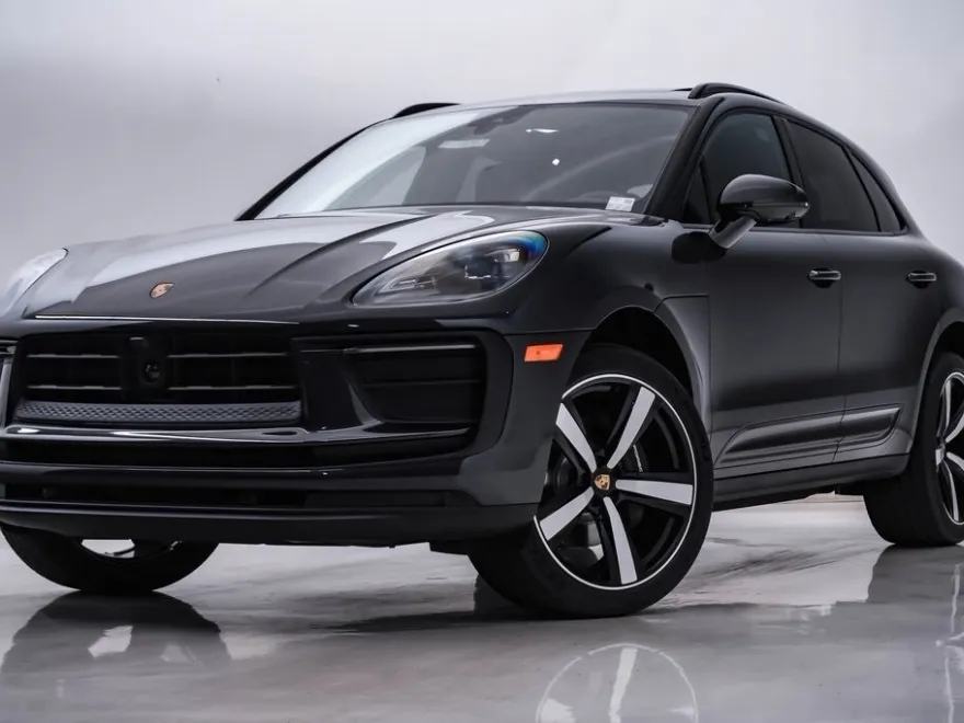 2026 Porsche Macan T photo 1