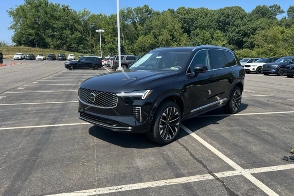 2026 Volvo XC90 Plus photo 1