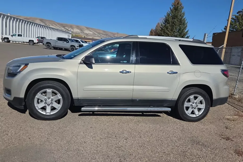 2013 Gmc Acadia SLE photo 1