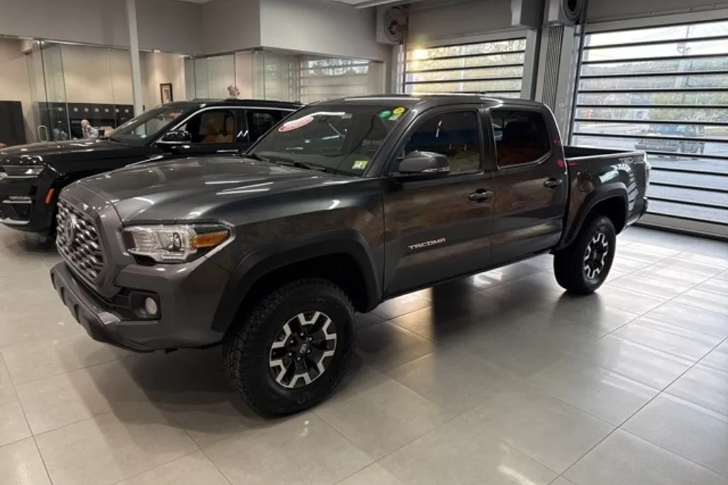 2023 Toyota Tacoma TRD Off-Road photo 1