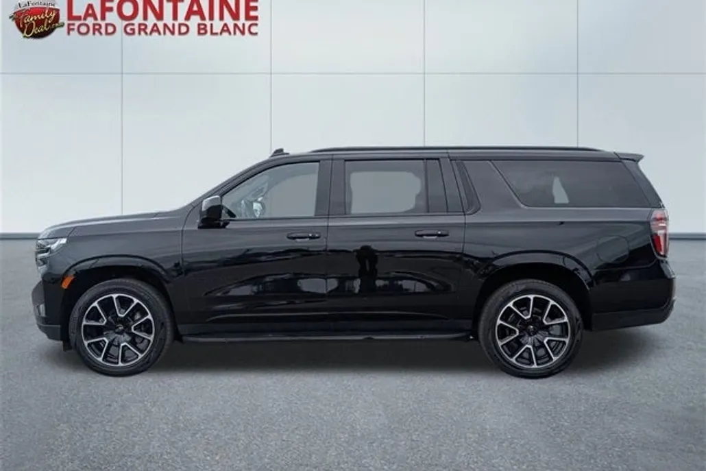 2023 Chevrolet Suburban RST photo 1