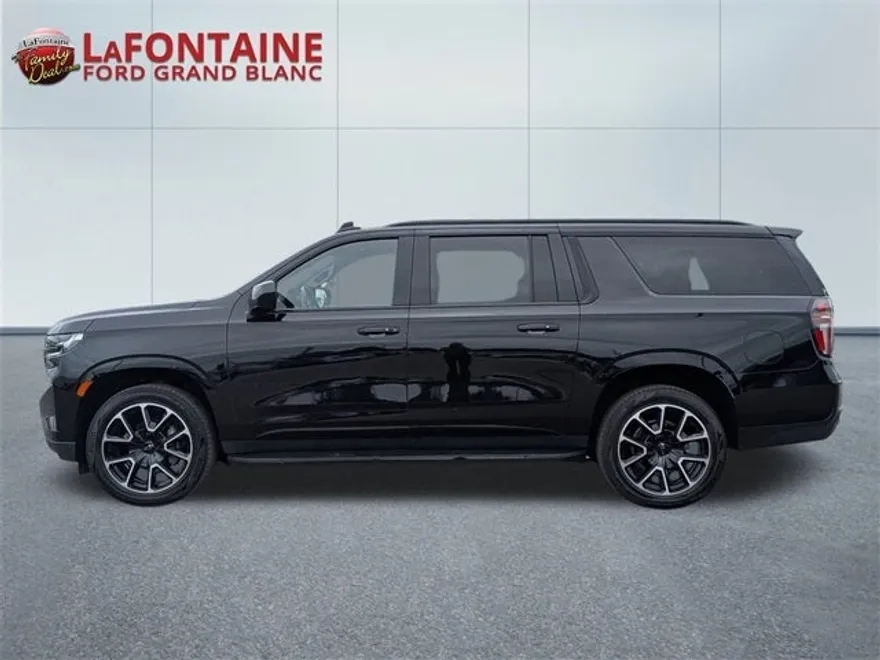 2023 Chevrolet Suburban RST photo 1