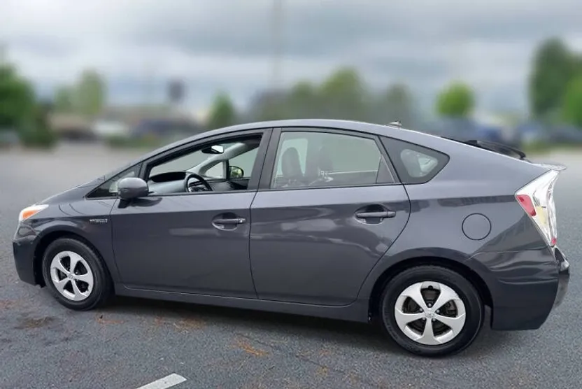 2013 Toyota Prius One photo 1