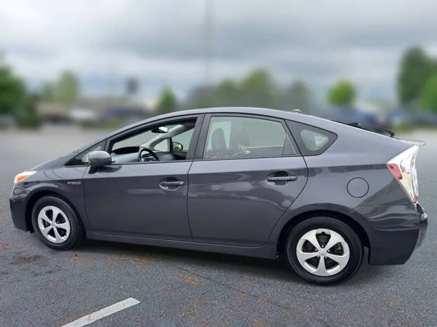 2013 Toyota Prius One photo 1