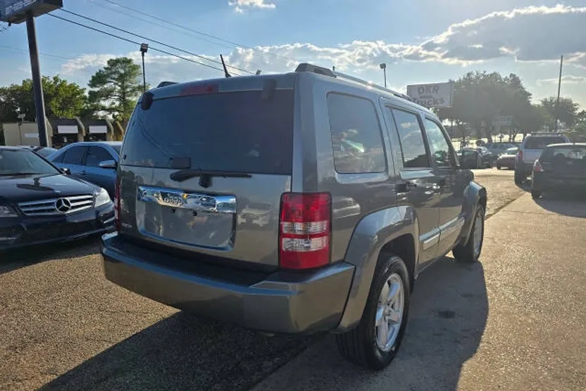 2012 Jeep Liberty Limited photo 1