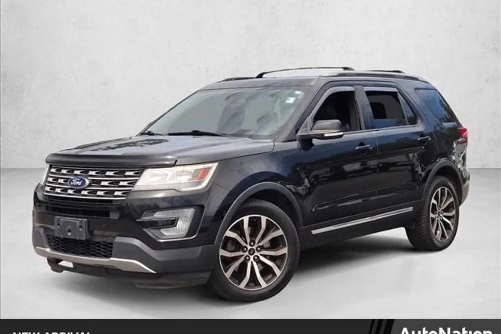 2017 Ford Explorer XLT photo 1