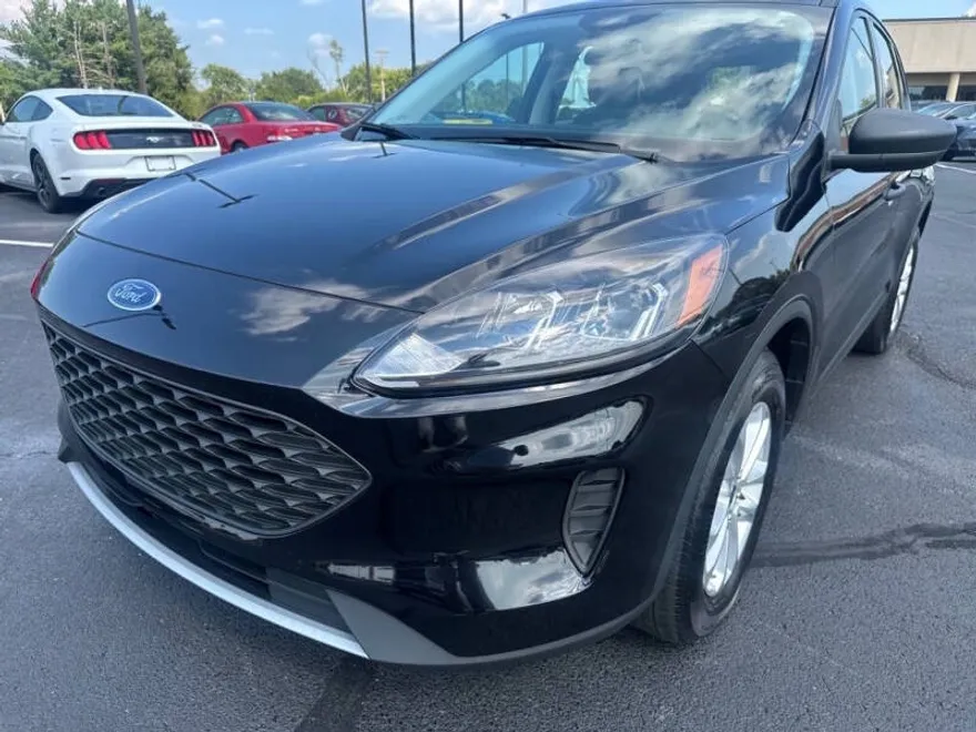 2022 Ford Escape S photo 1