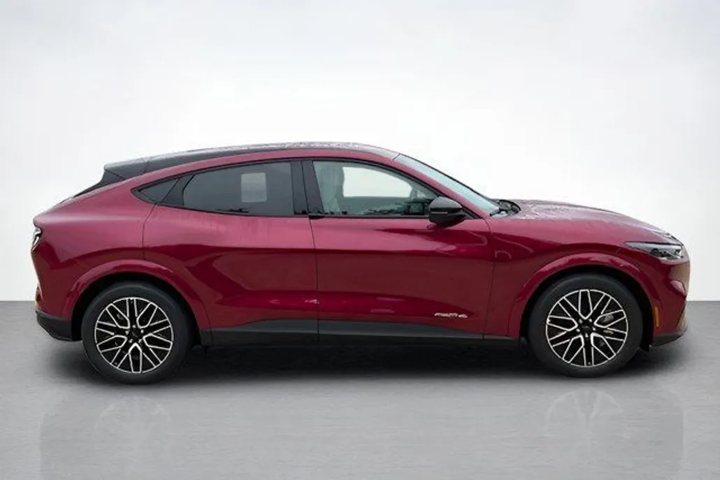 2025 Ford Mustang Mach-E Premium photo 1