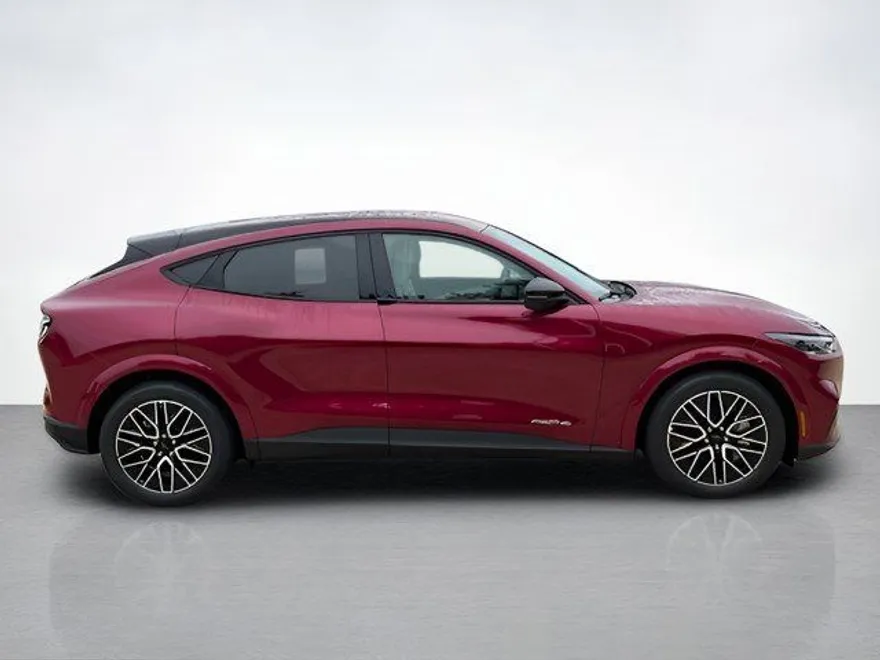 2025 Ford Mustang Mach-E Premium photo 1