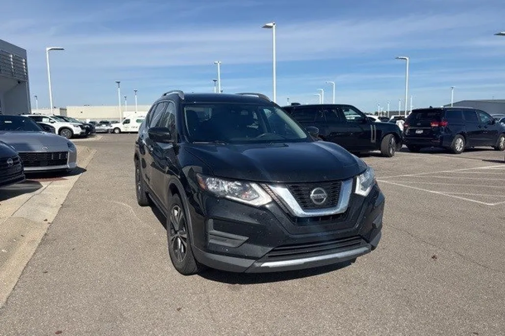 2019 Nissan Rogue SV photo 1