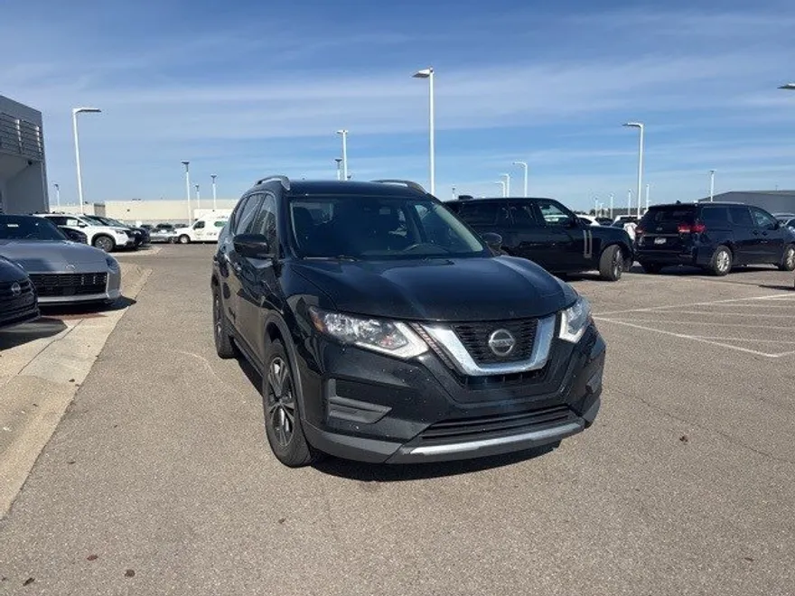 2019 Nissan Rogue SV photo 1