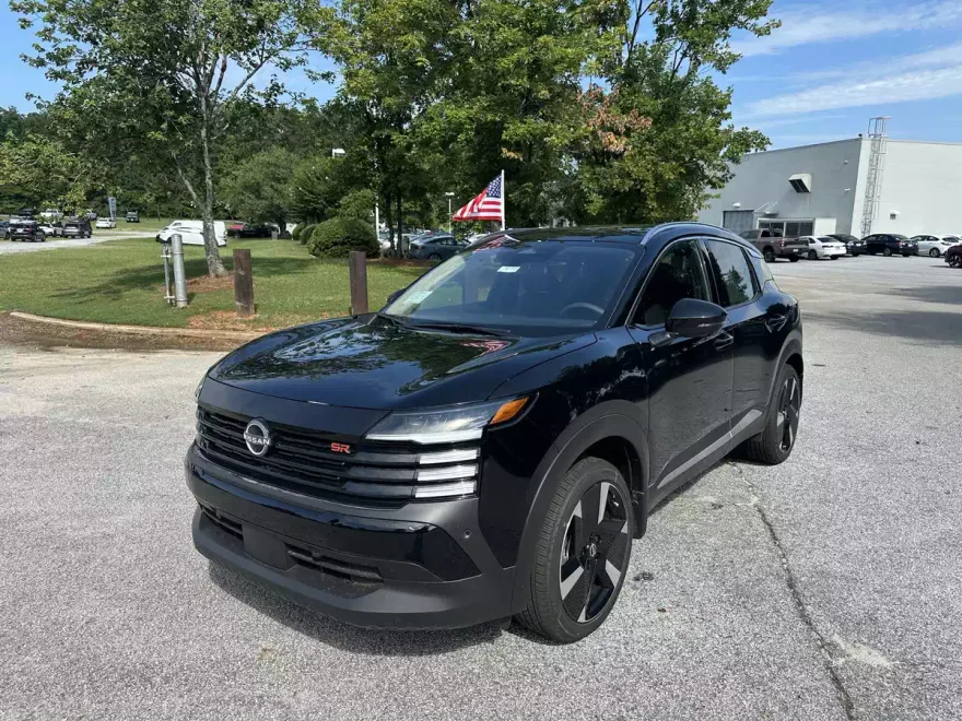 2025 Nissan Kicks SR photo 1