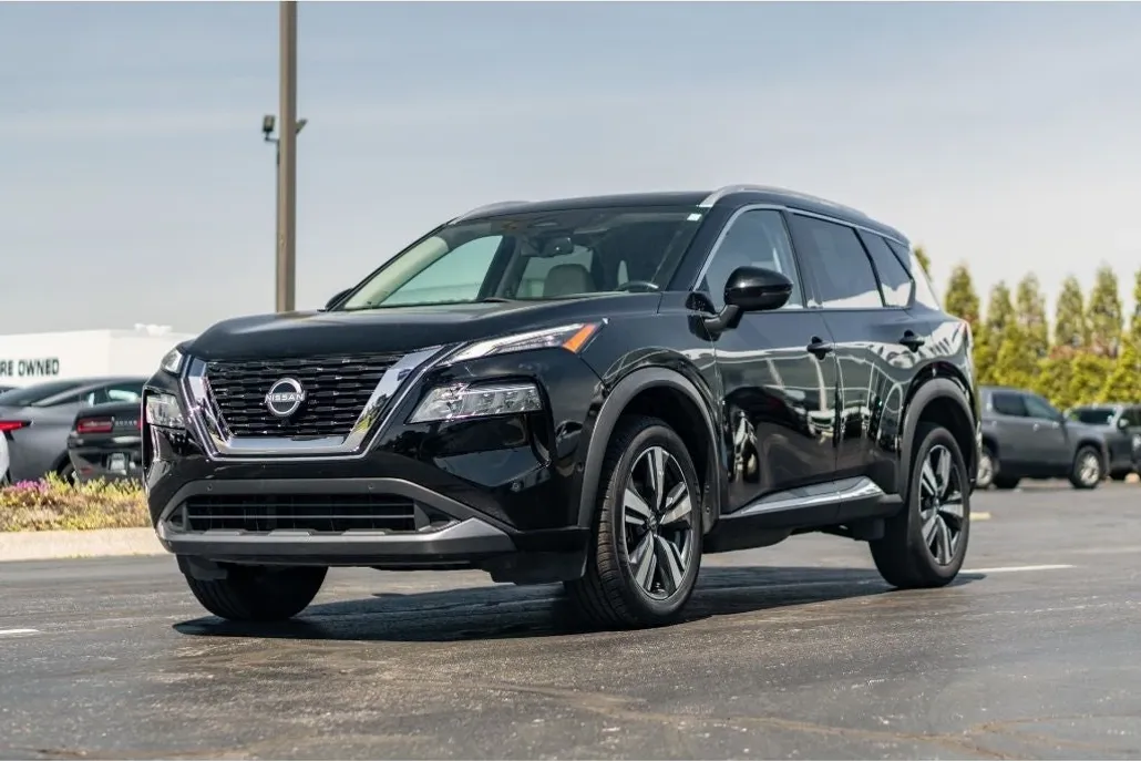 2023 Nissan Rogue SL photo 1