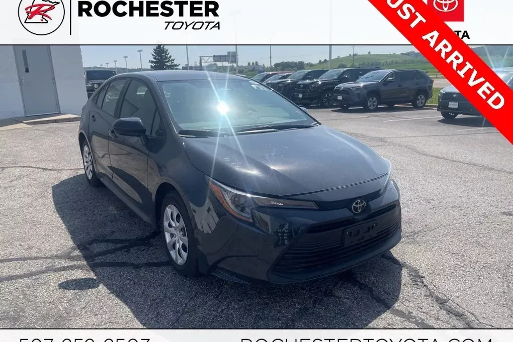 2024 Toyota Corolla LE photo 1
