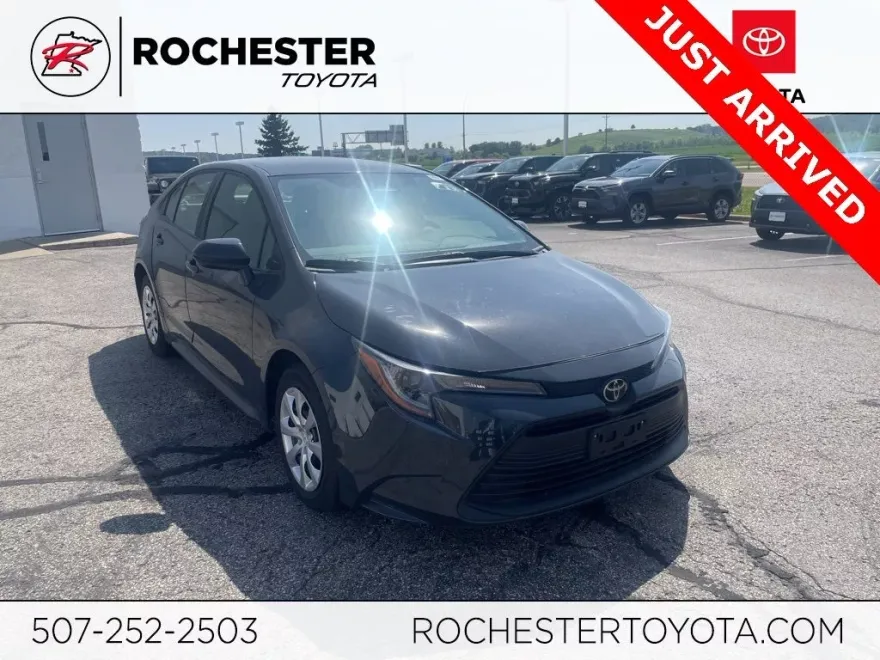 2024 Toyota Corolla LE photo 1