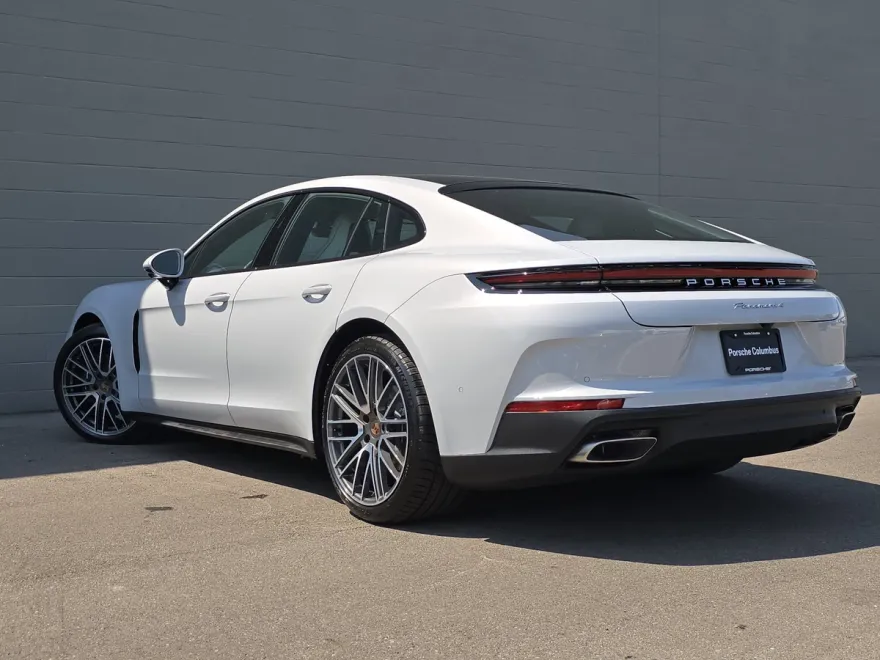 2025 Porsche Panamera 4 photo 1