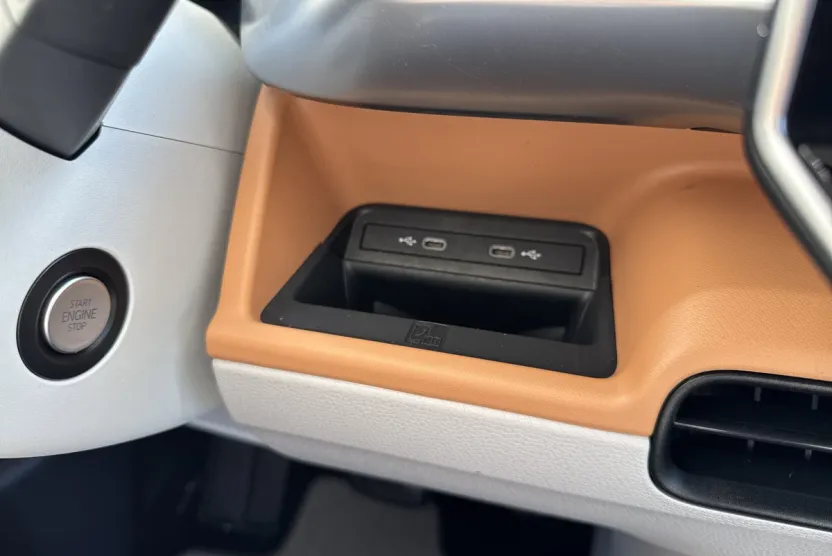2025 Volkswagen ID. Buzz photo 1