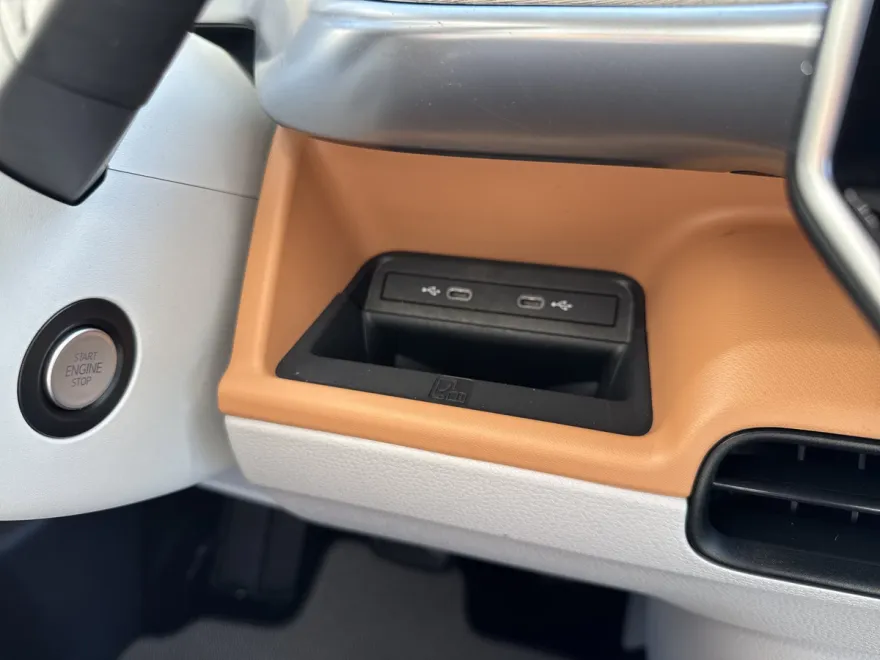2025 Volkswagen ID. Buzz photo 1