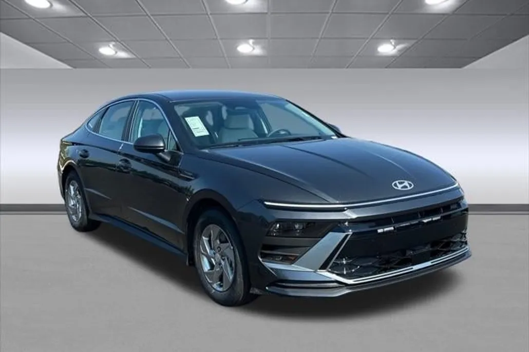 2025 Hyundai Sonata SE photo 1
