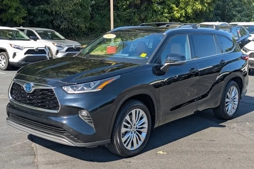2023 Toyota Highlander Hybrid Platinum photo 1