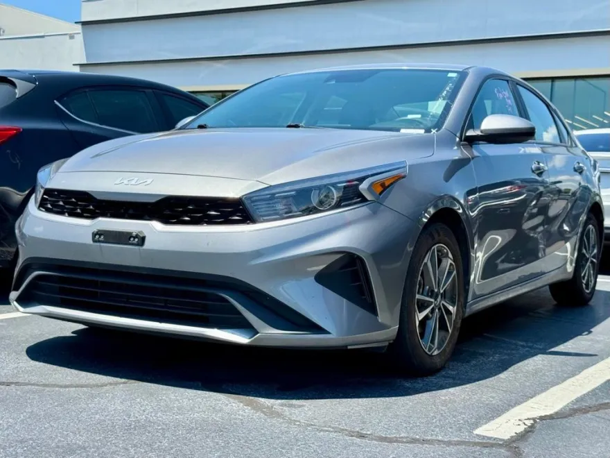 2023 Kia Forte LXS photo 1