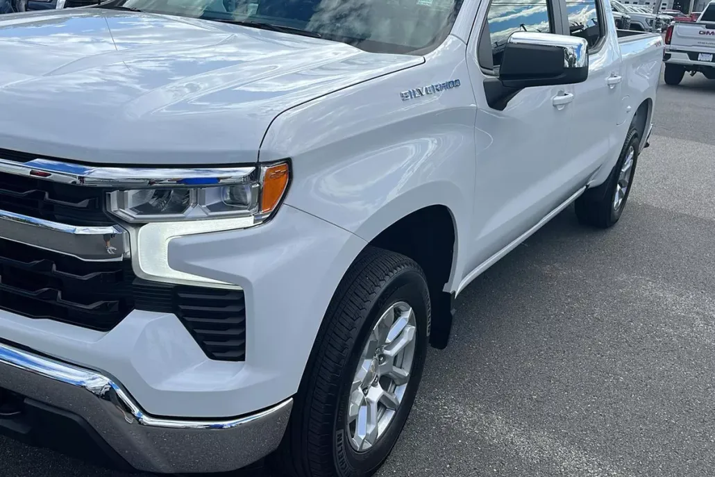 2022 Chevrolet Silverado 1500 LT photo 1
