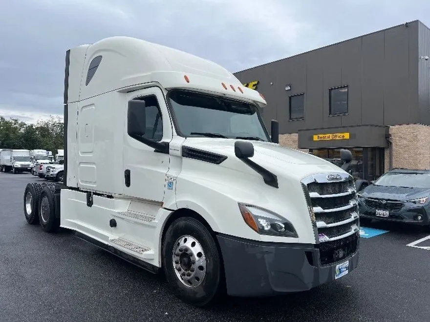 2019 Freightliner Cascadia 126" Sleeper Cab photo 1