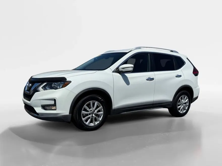 2017 Nissan Rogue SV photo 1