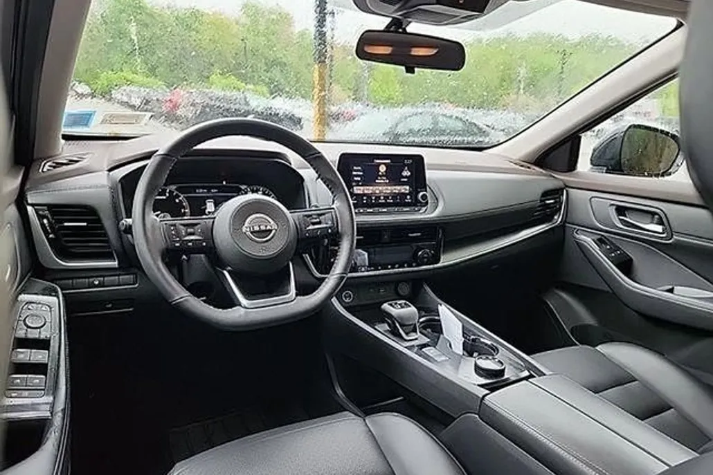 2022 Nissan Rogue SV photo 1