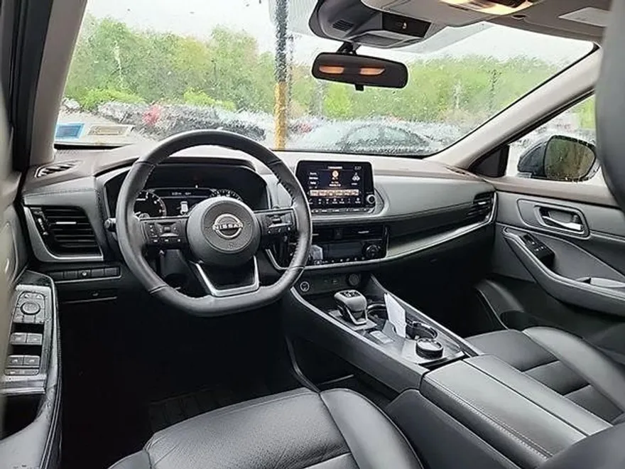2022 Nissan Rogue SV photo 1
