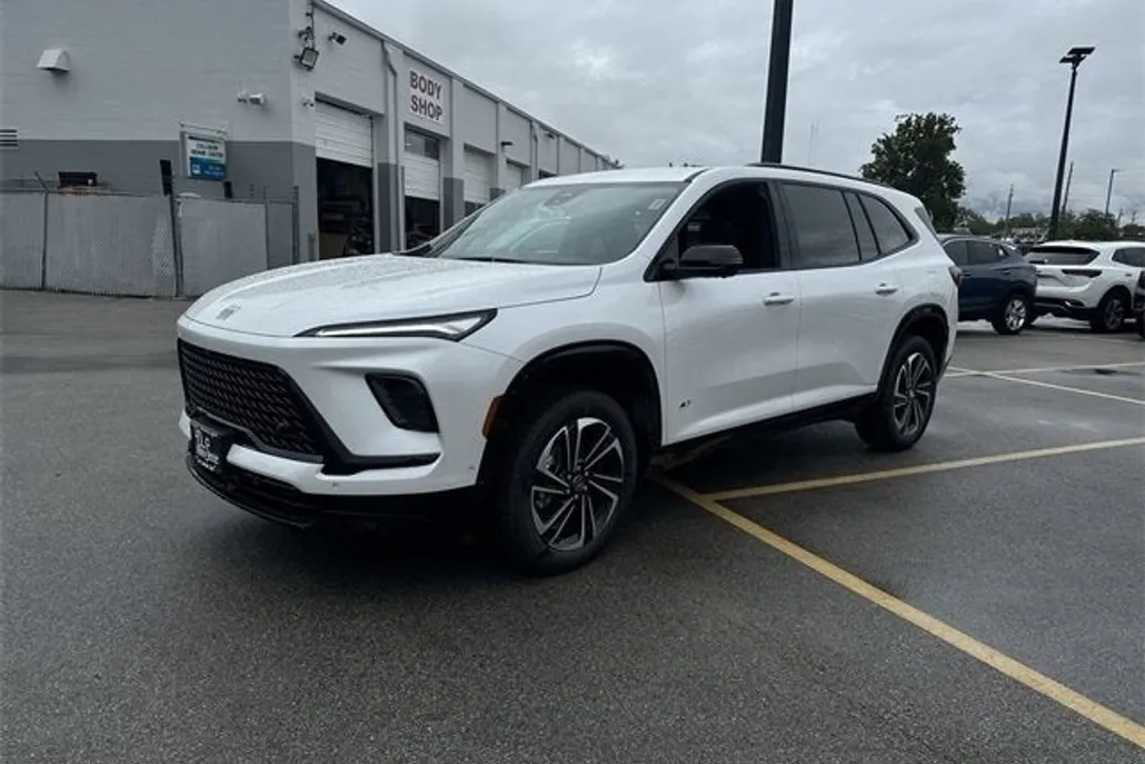 2025 Buick Enclave Sport Touring photo 1
