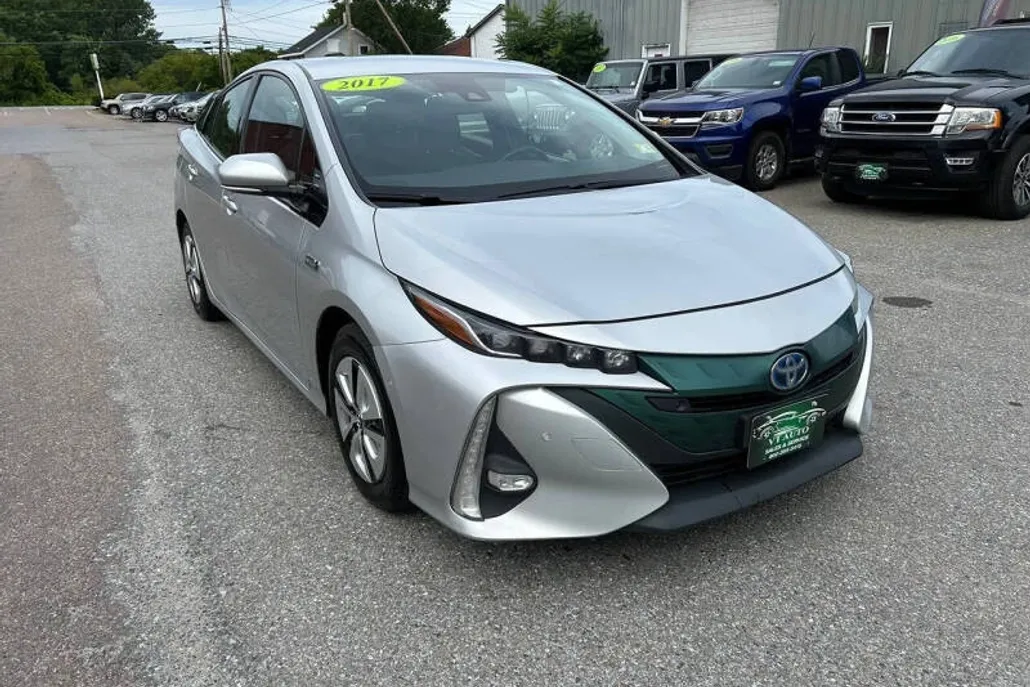 2017 Toyota Prius Prime Advanced photo 1