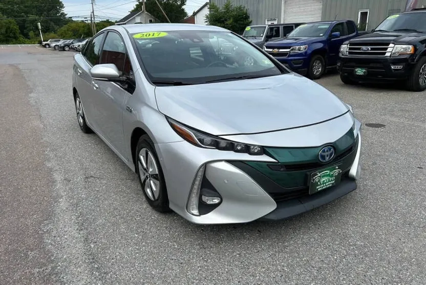 2017 Toyota Prius Prime Advanced photo 1